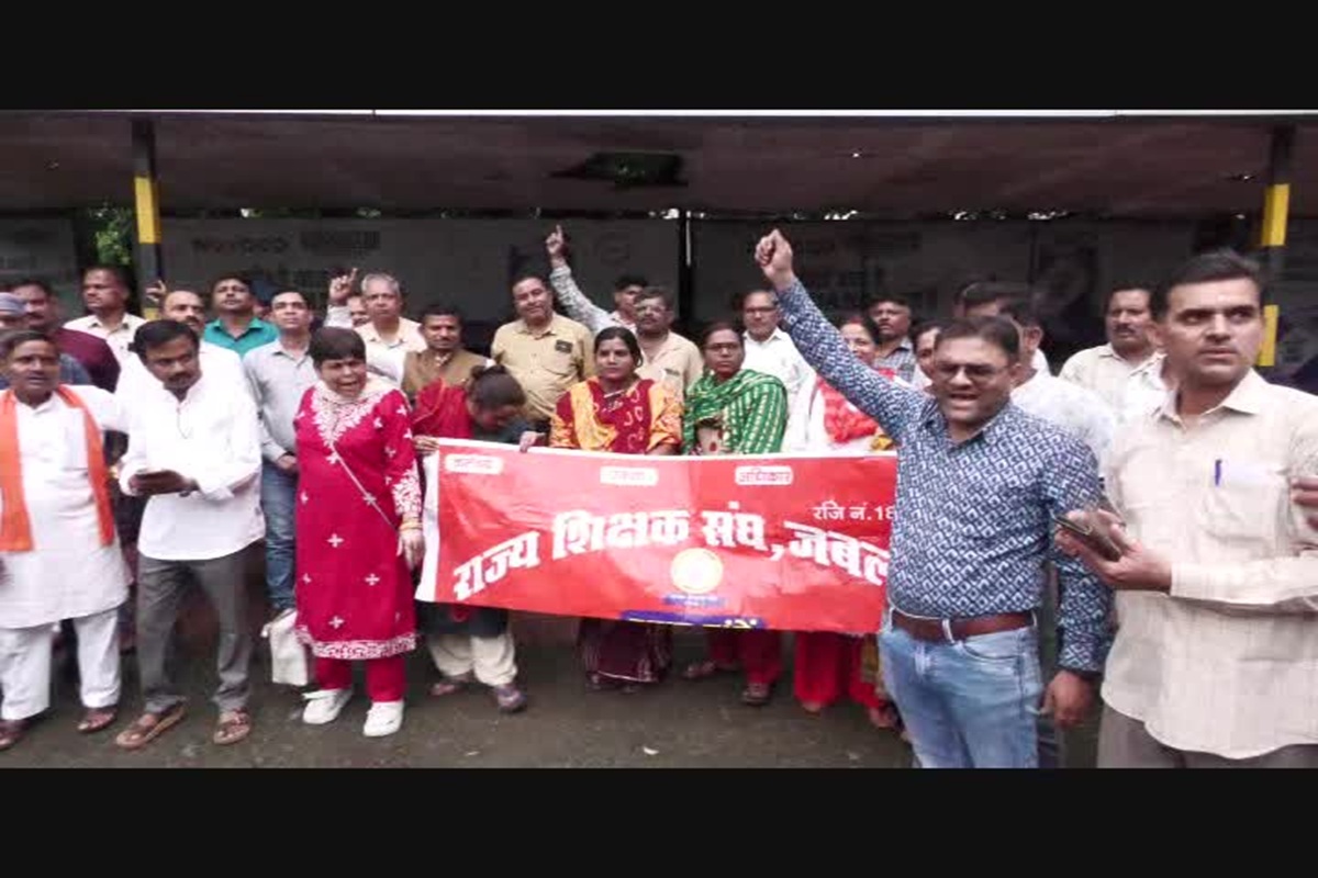 E-attendance : सभी सरकारी कर्मचारियों के लिए लागू होगा ई-अटेंडेंस? ऑनलाइन हाजिरी का विरोध करने उतरे शिक्षक