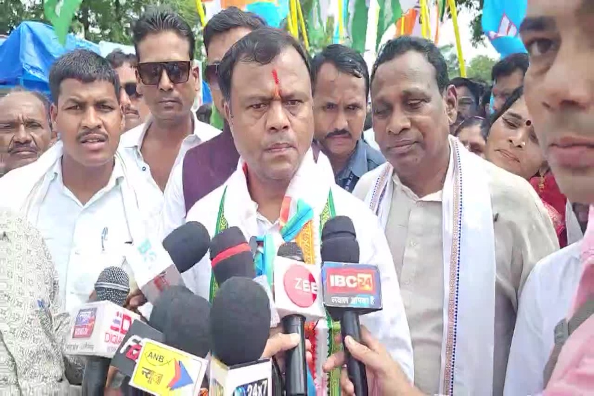 Deepak Baij on BJP: ‘एक पेड़ मां के नाम और पूरा जंगल बाप के नाम’, दीपक बैज बोले- मैनपाट में नैन मटक्का करने और पिकनिक मनाने गई थी सरकार
