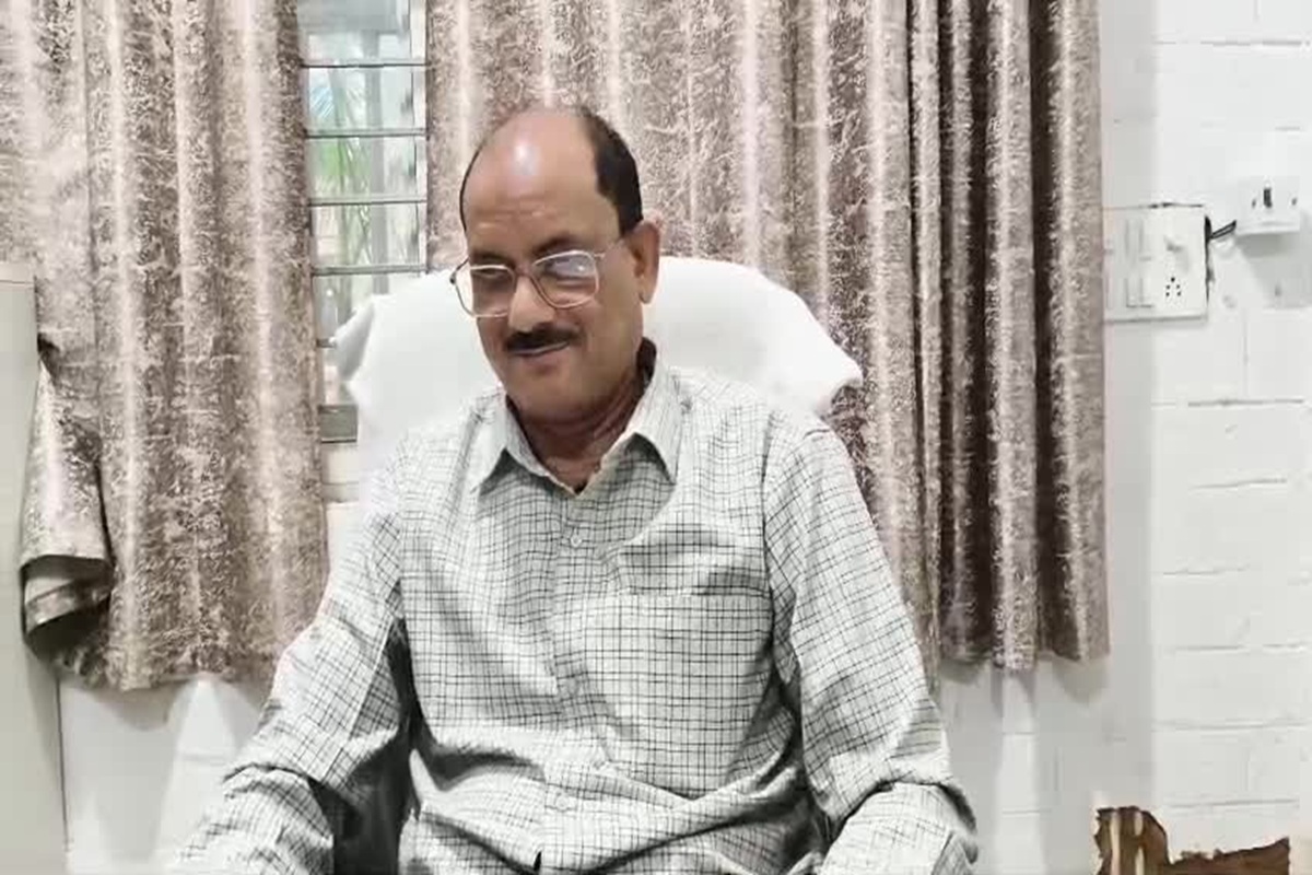 Wadrafnagar News: पहली पत्नी को तलाक दिए बिना शिक्षक ने की दूसरी शादी, नौकरी से धोना पड़ा हाथ