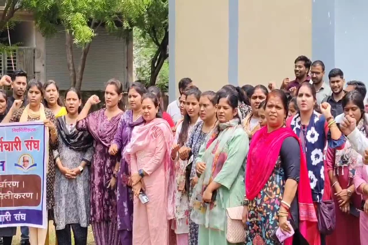 CG News: नियमित होंगे छत्तीसगढ़ के ये संविदा कर्मचारी? संविलियन और नियमितीकरण की मांग को लेकर किया प्रदर्शन