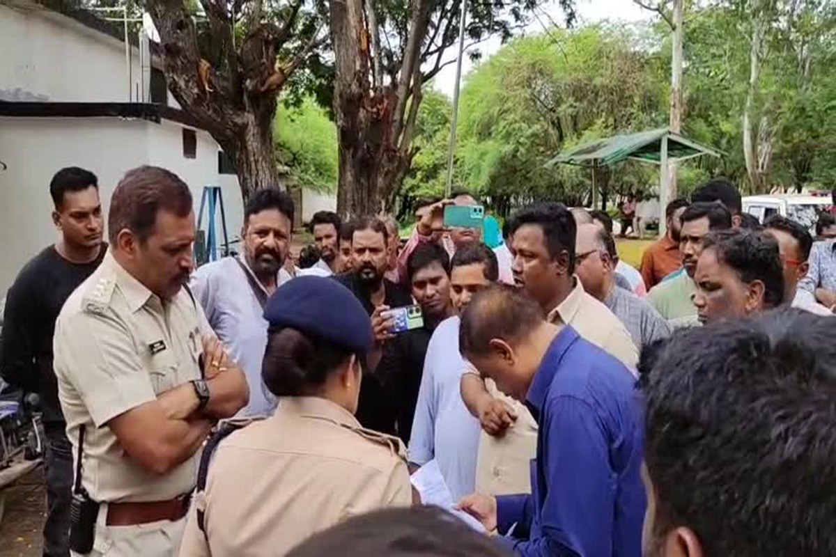 Bhilai News: प्रार्थना सभा में धर्मांतरण को लेकर बजरंग दल का हंगामा, नाराज मसीही समाज ने किया थाने का घेराव