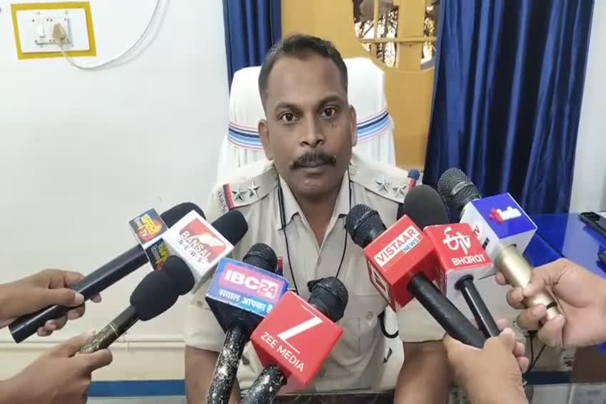 Dhamtari News: कलेक्ट्रेट में पदस्थ महिला के साथ रेप, आरोपी ने इस बहाने मिटाई हवस, पीड़िता से लाखों रुपए भी ऐंठे