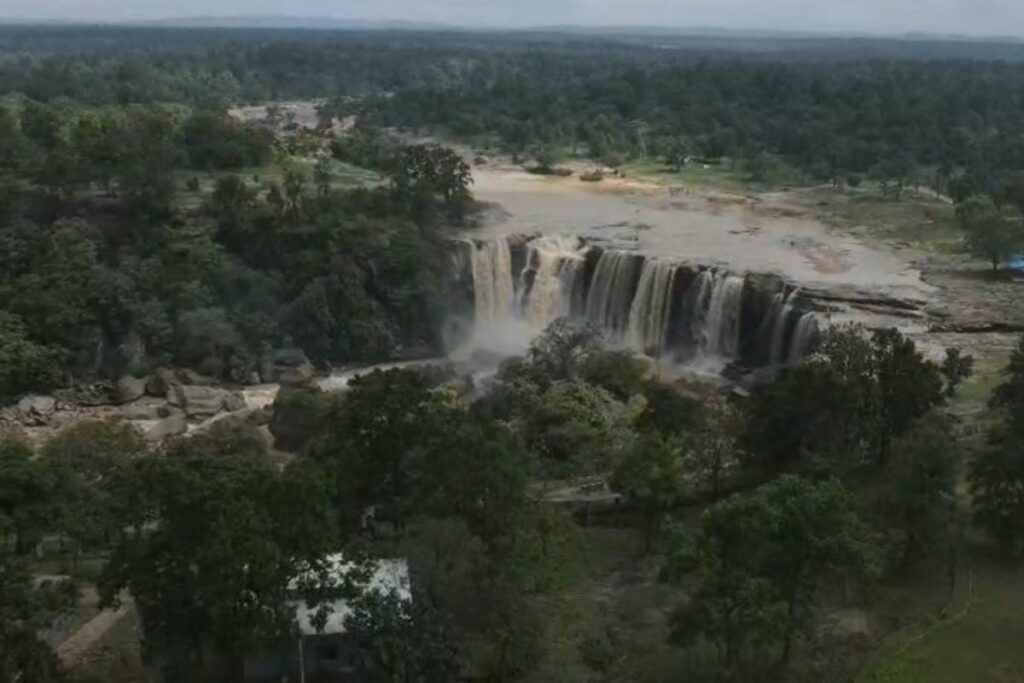 Amritdhara Waterfall \ Image Source | IBC24