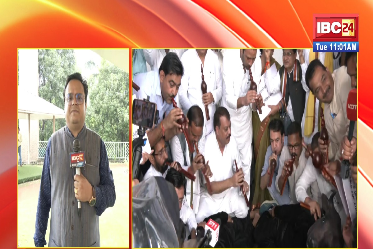 MP Vidhan Sabha Monsoon Session 2025: विपक्ष ने विधानसभा के बाहर बीन बजाकर किया प्रदर्शन, सत्ता पक्ष ने बताया नौटंकी