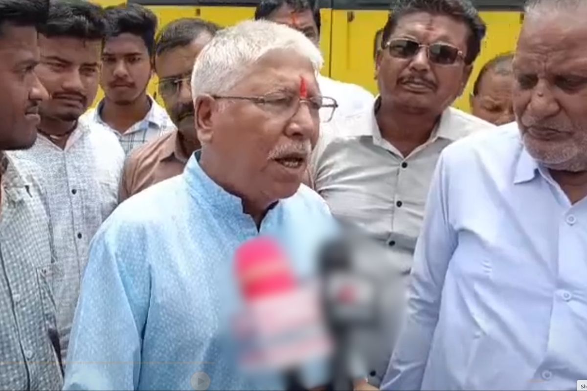 Balrampur News: कांग्रेस नेता की एसडीएम को खुलेआम धमकी! कहा- आज हमें उठा रहे हो, कल हमारी सरकार आई तो हम उठवा सकते हैं Balrampur News: कांग्रेस नेता की एसडीएम को खुलेआम धमकी! कहा- आज हमें उठा रहे हो, कल हमारी सरकार आई तो हम उठवा सकते हैं