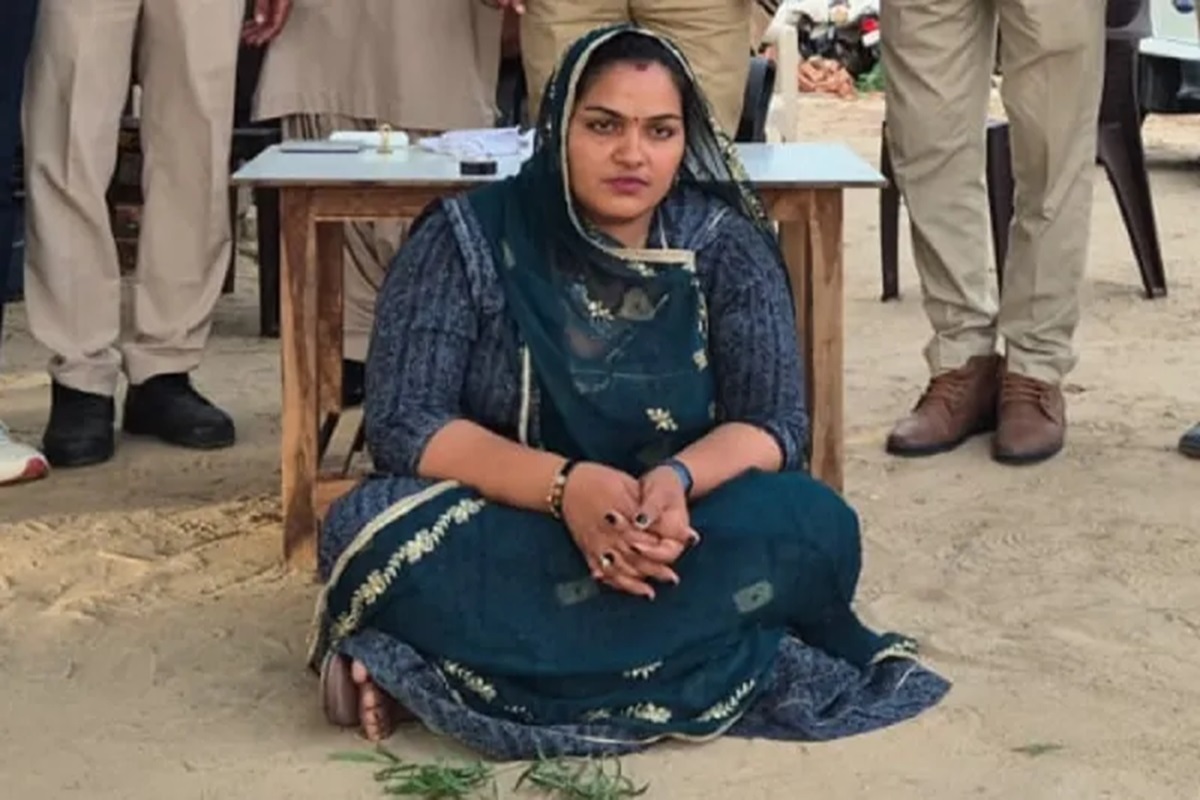 Bhavika Choudhary: सरकारी बस में ऐसा काम कर रही थी मशहूर सोशल मीडिया स्टार, खबर मिलते ही मौके पर पहुंची पुलिस, ली तलाशी तो उड़े होश