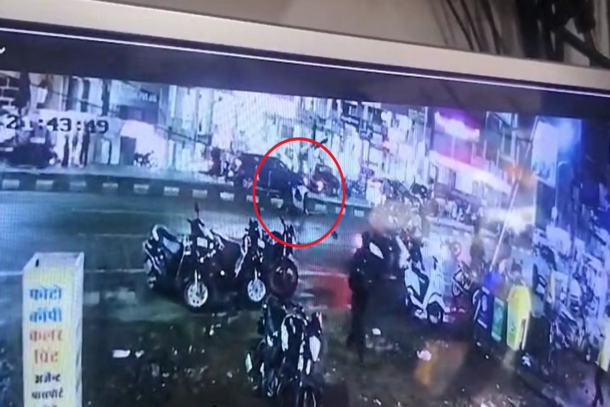 Bhopal News: राजधानी में शराब माफिया का तांडव! बीच सड़क पर स्पीड में दौड़ाई गाड़ी, एक महिला की मौत, सोशल मीडिया पर वायरल हुआ वीडियो Bhopal News: राजधानी में शराब माफिया का तांडव! बीच सड़क पर स्पीड में दौड़ाई गाड़ी, एक महिला की मौत, सोशल मीडिया पर वायरल हुआ वीडियो