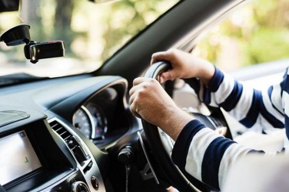 Jharkhand News: सभी वाहन चालक ध्यान दें.. अपनी गाड़ी में भूलकर भी न लगाएं ये चीज, हो सकती है तगड़ी कार्रवाई, हाईकोर्ट ने दिए आदेश