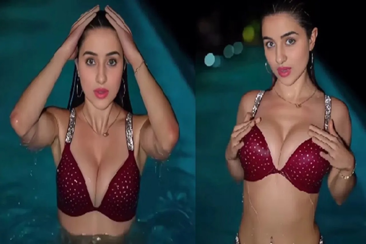 Sexy Video : बिकनी पहनकर स्वीमिंग पूल में नहाने लगी देसी भाभी, सेक्सी अदाओं ने किया मदहोश, वायरल हुआ वीडियो