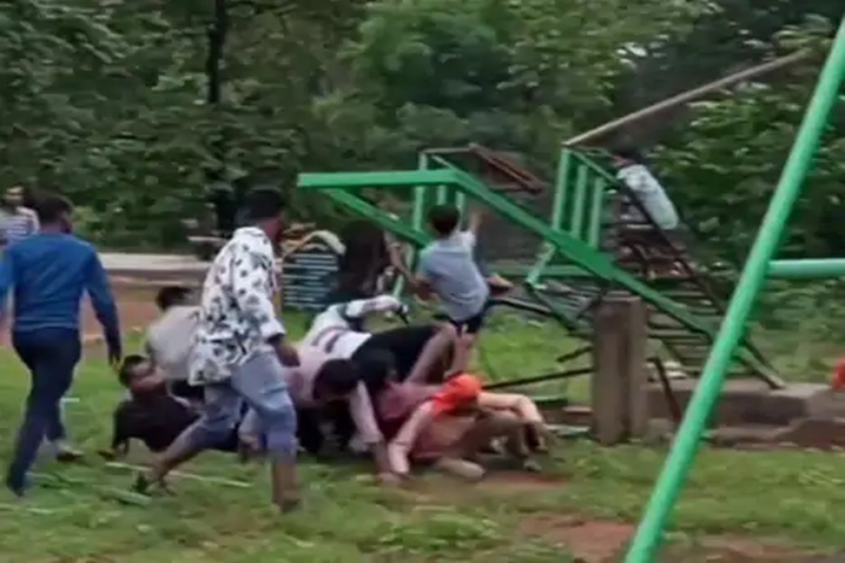 Dhamtari News: धमतरी के नरहरा वाटरफॉल में बड़ा हादसा, अचानक टूटा एडवेंचर रोप-वे झूला, कई लोग जख्मी, देखें वीडियो