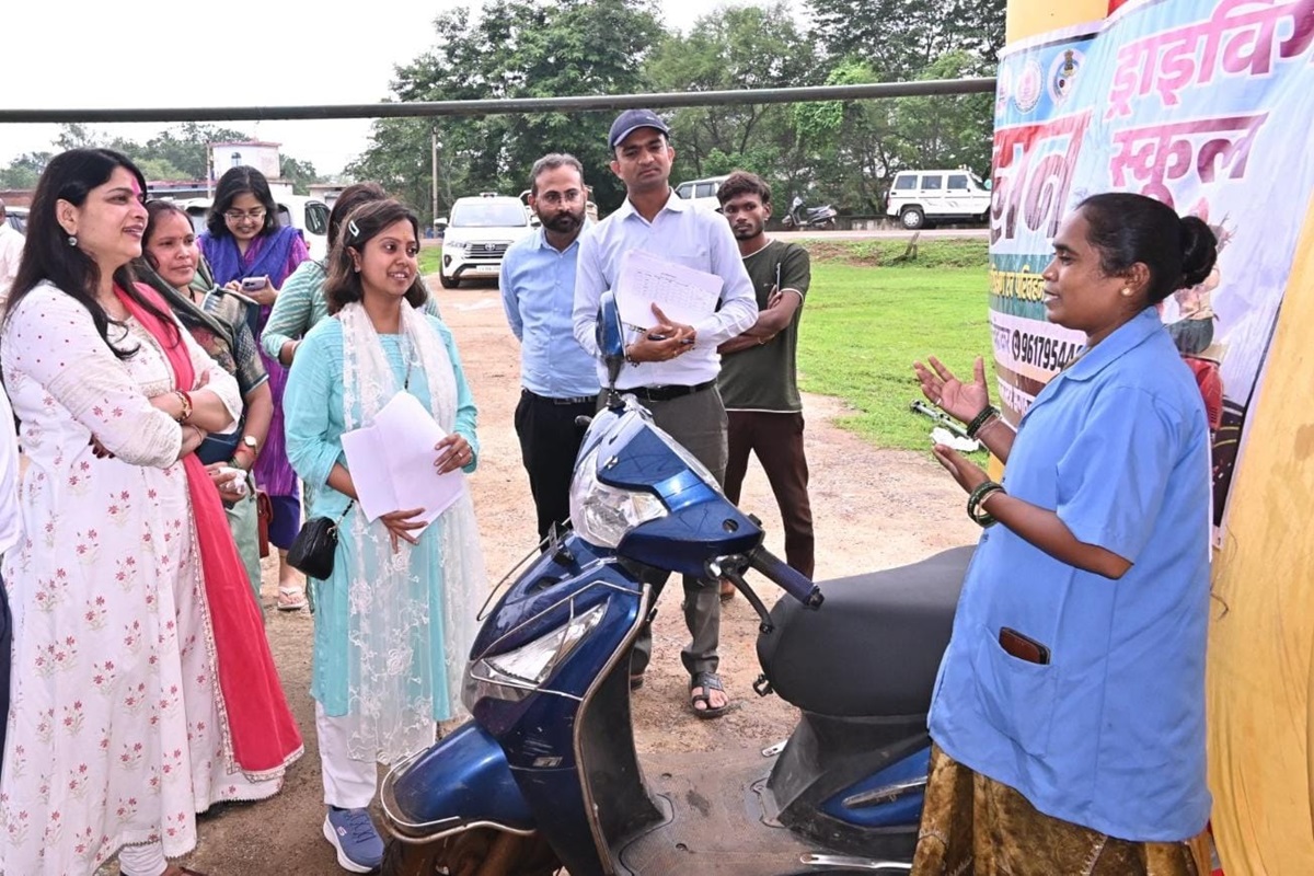 CG News: धमतरी की ‘स्कूटी दीदी’ एनु बनीं आत्मनिर्भर भारत की प्रतीक, केंद्रीय ग्रामीण विकास मंत्रालय ने की सराहना, सीएम साय ने भी कही ये बात