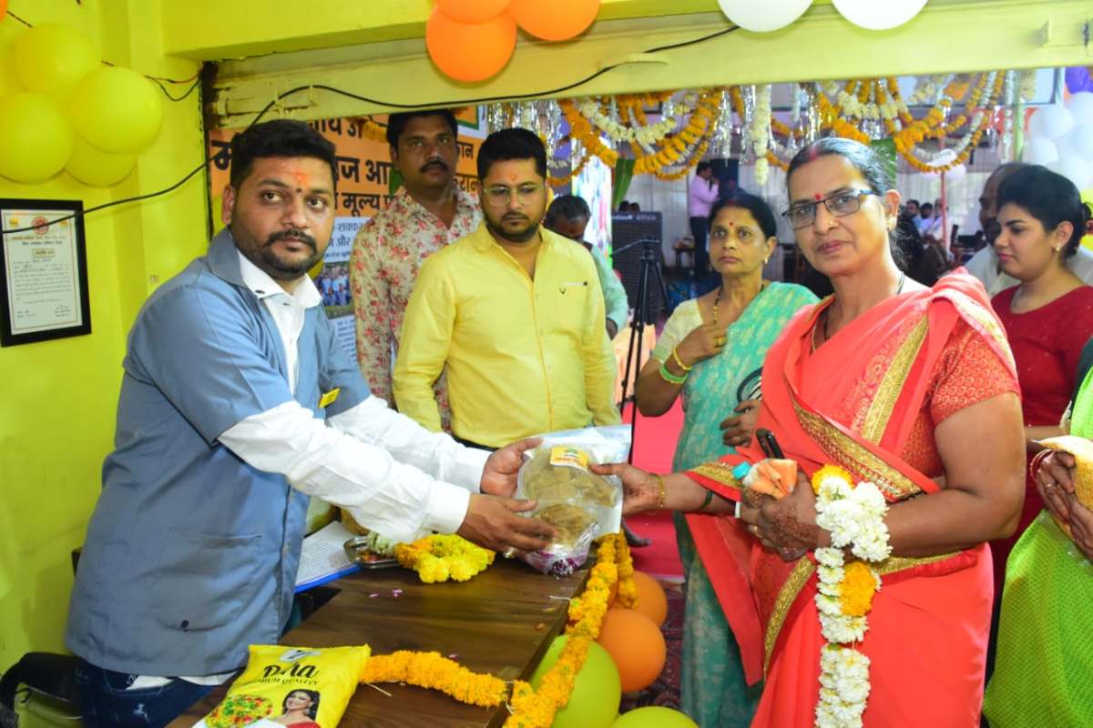 Ration Card Me Milega Doodh aur Ghee: राशनकार्ड धारकों की बल्ले-बल्ले, राशन के साथ मिलेगा दूध और घी, रक्षाबंधन से पहले खाद्यमंत्री ने किया बड़ा ऐलान