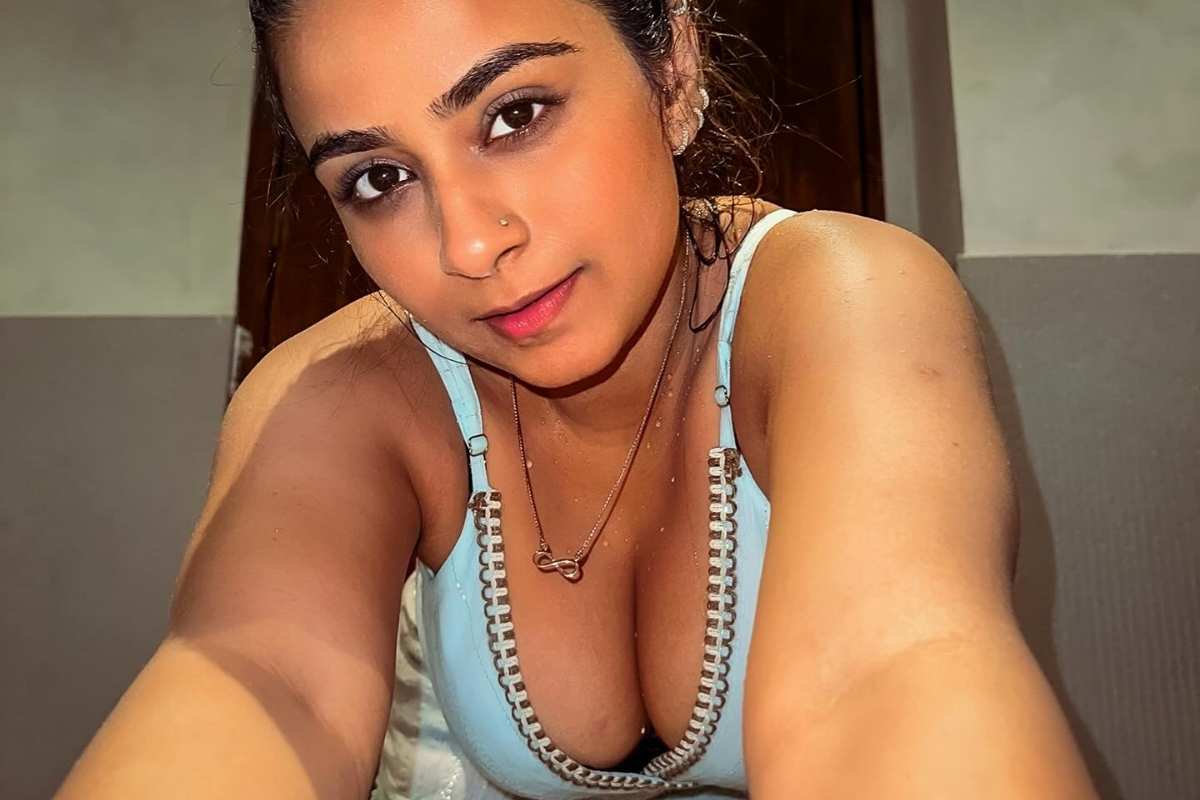 Suhana Khan Bathroom Sexy Video: गुजराती भाभी ने बाथरूम में घूंघट गिराकर बनाया वीडियो, बोल्ड फिगर देखकर खुद को नहीं कर पाएंगे कंट्रोल