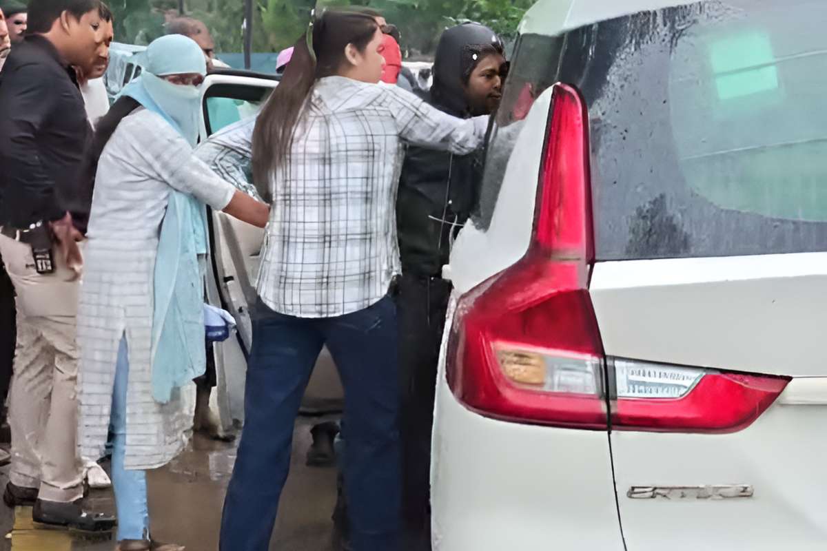 BJP Leader Son Video: युवती के साथ कार में था भाजपा नेता का बेटा, पुलिस ने रोककर अंदर देखा तो फटी रह गई आंखें, सामने आया वीडियो