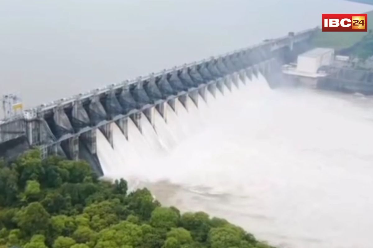Jabalpur Bargi Dam: भारी बारिश के बाद बरगी बांध के खुले 17 गेट, निचले इलाकों में अलर्ट, एरियल व्यू में देखें विहंगम और रोमांचक दृश्य