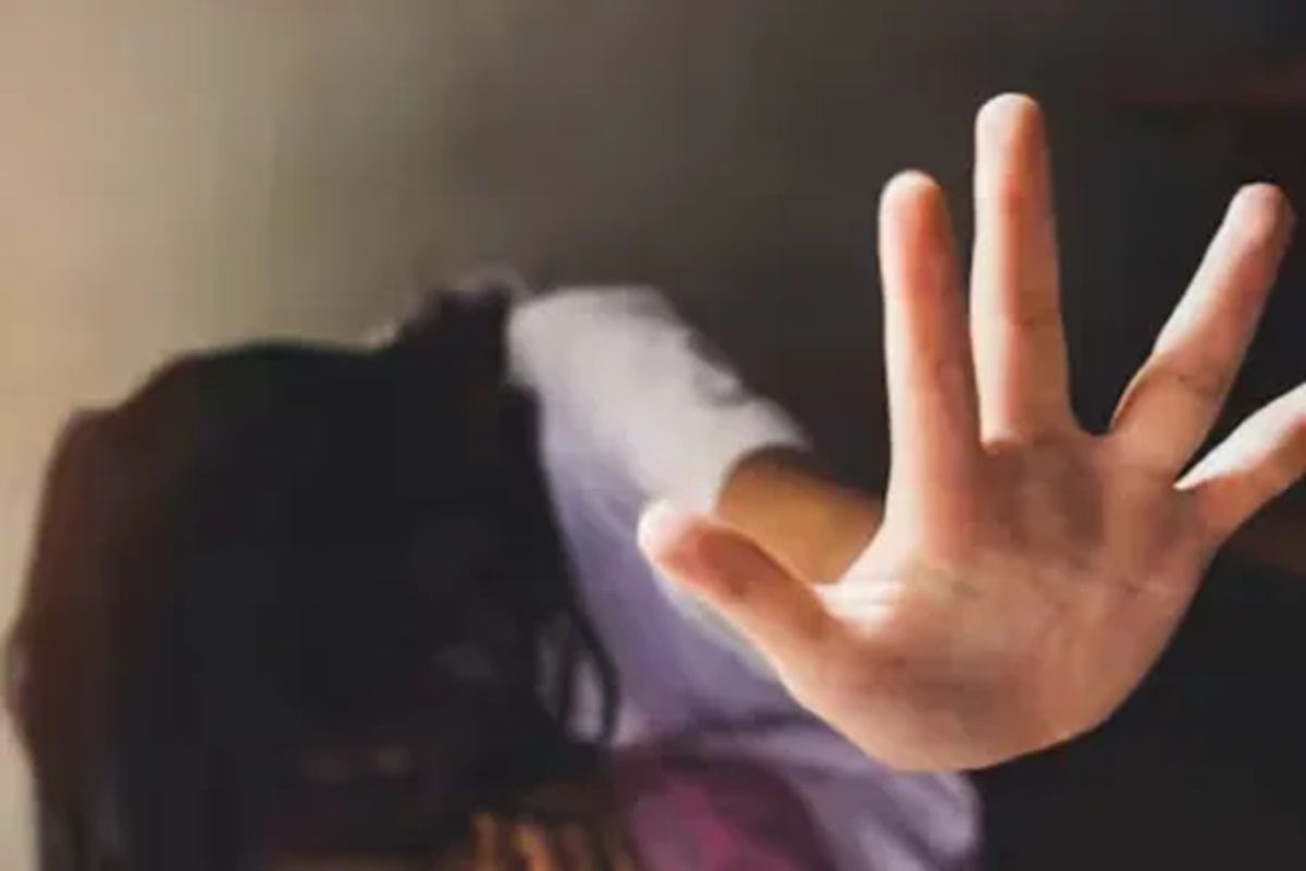 Dhar News: शर्मसार हुई गुरु और शिष्य का पवित्र रिश्ता, शिक्षक ने पांच साल की मासूम के साथ किया ऐसा काम, पुलिस ने आरोपी को किया गिरफ्तार