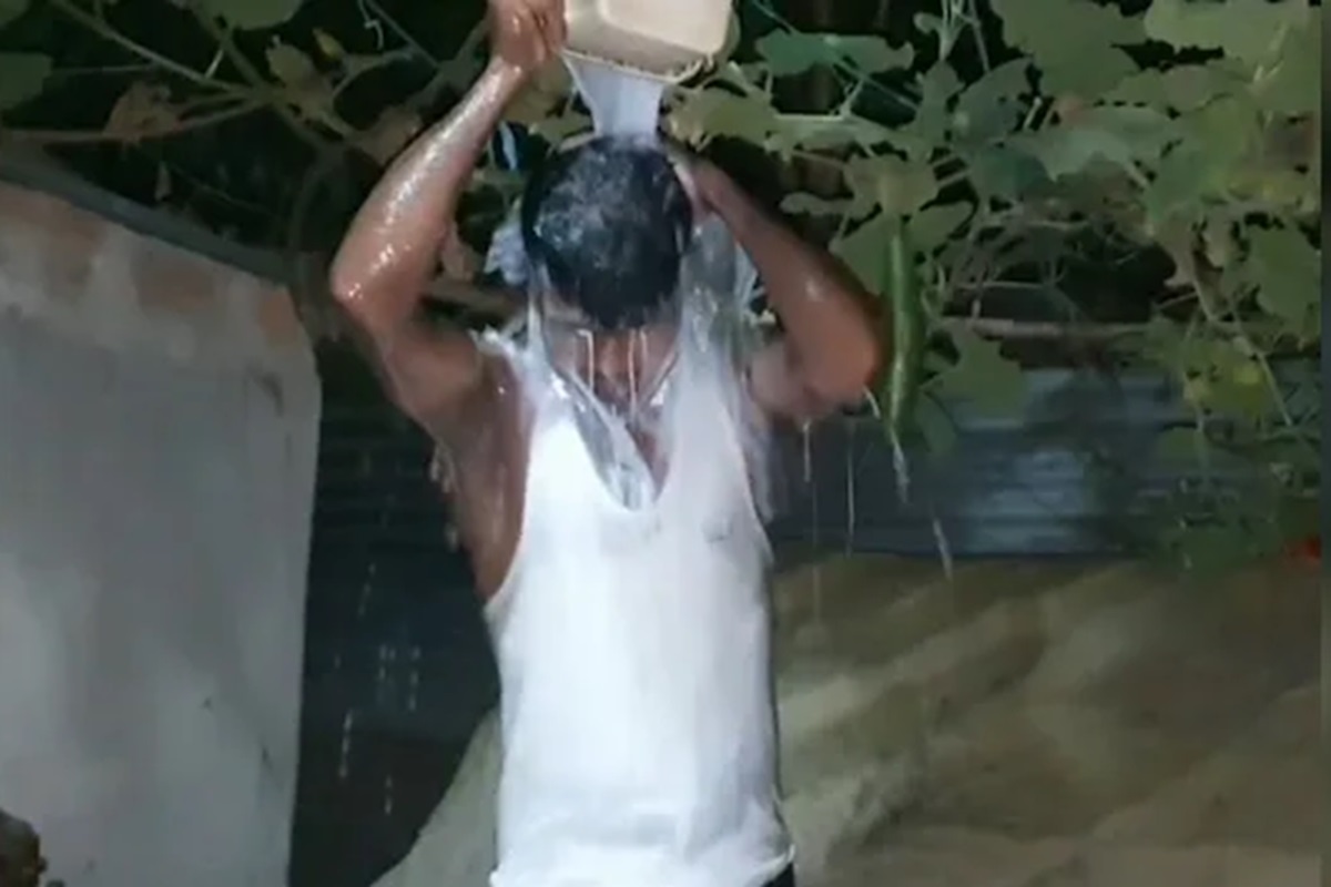 ‘मैं आजाद हूं’.. पत्नी से मिला तलाक तो शख्स ने दूध से किया स्नान, प्रेमी के साथ कई बार हो गई थी फरार