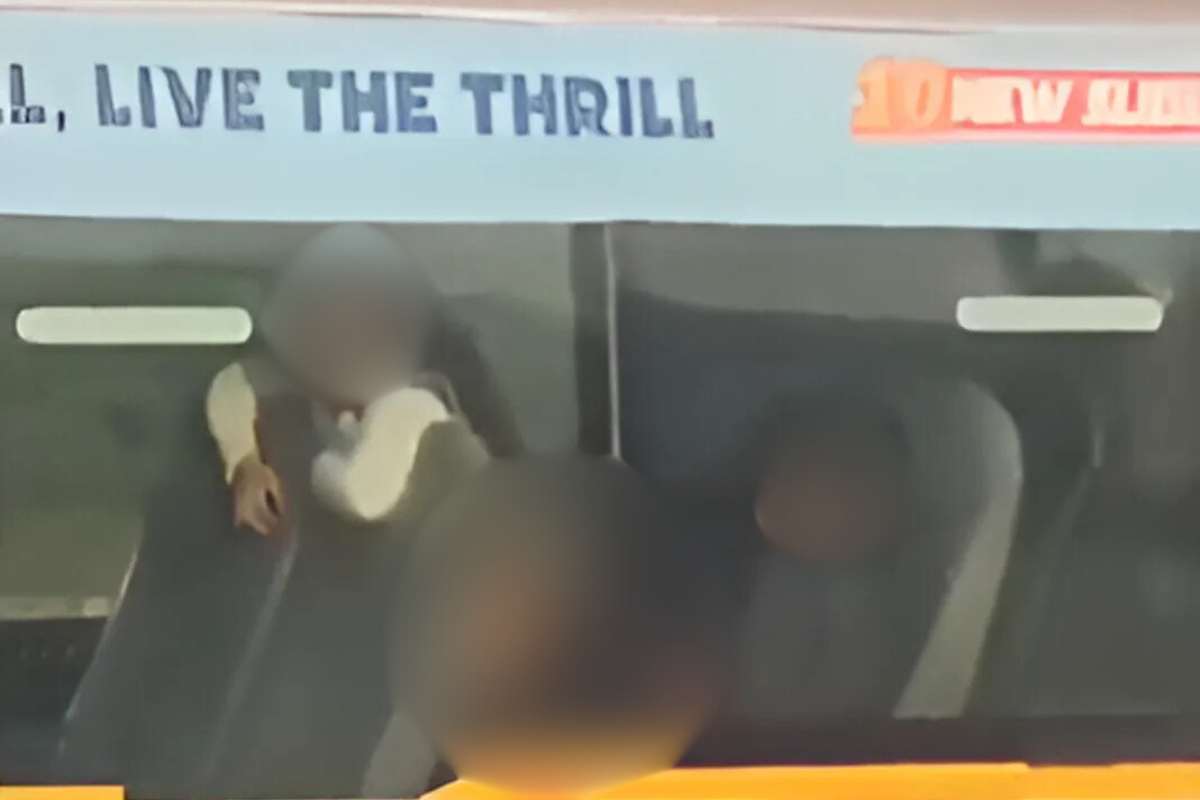 Girlfriend Boyfriend Sex in Bus: चलती बस में युवक-युवती ने बनाया संबंध, बगल में चल रहे गाड़ी वाले ने बनाया वीडियो और कर दिया वायरल