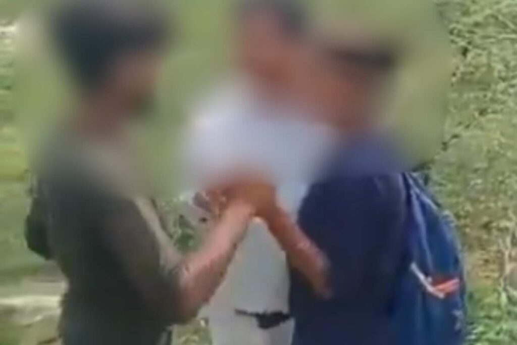 Couple Sex in Jungle Video: अपने पिता की उम्र के युवक के साथ जंगल में मंगल कर रही थी लड़की/ Image Source: Screengrab