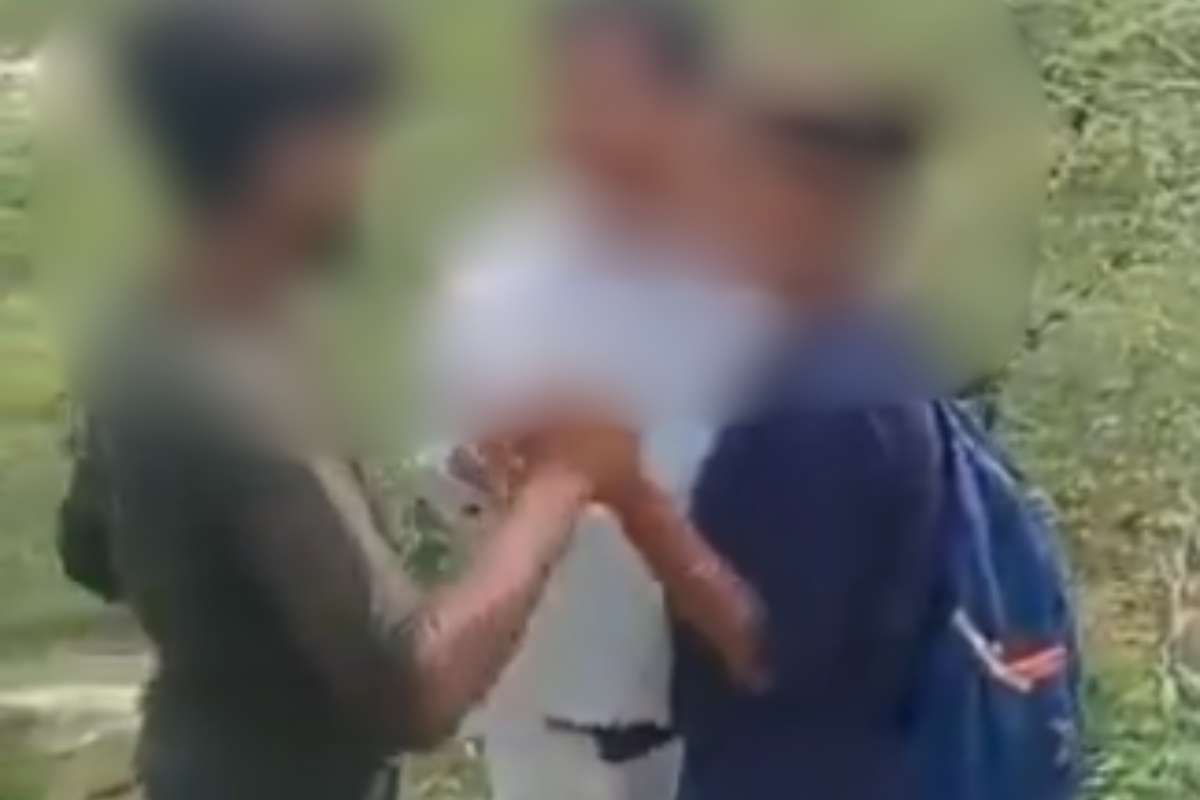 Couple Sex in Jungle Video: अपने पिता की उम्र के युवक के साथ जंगल में मंगल कर रही थी लड़की, ग्रामीणों ने पकड़ा रंगेहाथों, वीडियो वायरल