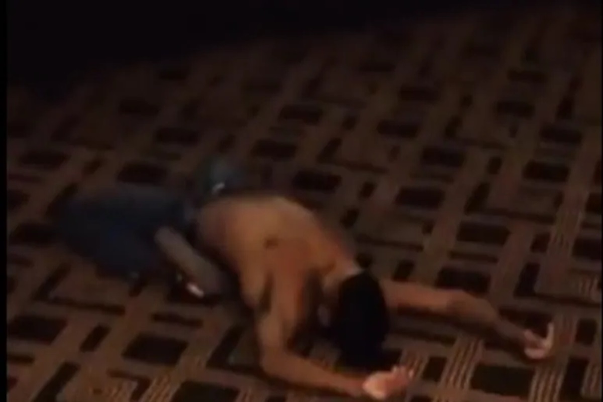 Saiyara Movie Review: सैयारा देख खुद को नहीं रोक पाया फैन, थियेटर में टीशर्ट उतार करने लगा ऐसा काम, देखकर सब लोग रह गए हैरान