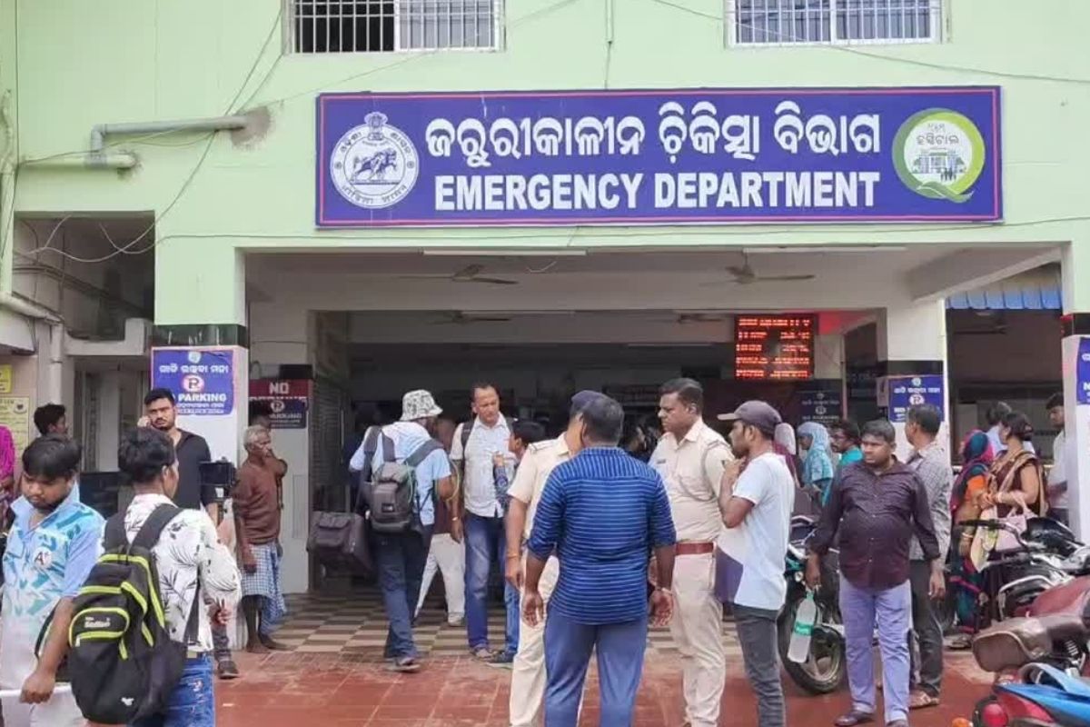 Student Suicide Attempt Case: आत्मदाह की कोशिश करने वाली एफएम कॉलेज की छात्रा की हालत गंभीर, पिता ने प्रार्थना करने की अपील की