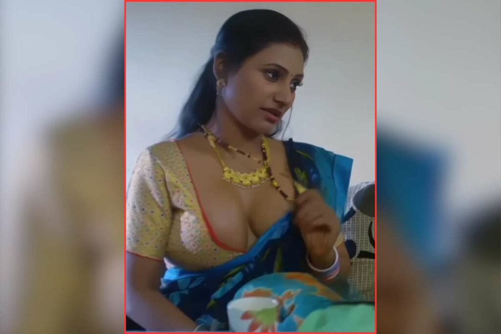 Trending Sexy Video Full HD: डीपनेक ब्लॉउज पहनकर देसी भाभी ने गिरा दिया साड़ी का पल्लू / Image Source: Screengrab