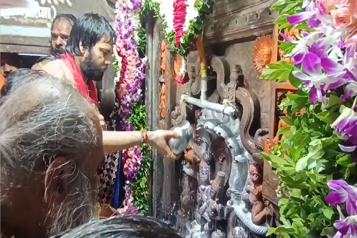 Nagchandreshwar Temple Ujjain News: नाग पंचमी पर्व पर मंत्रोचार के साथ खोले गए भगवान नागचंद्रेश्वर मंदिर के पट, 24 घंटे दर्शन कर सकेंगे श्रद्धालु