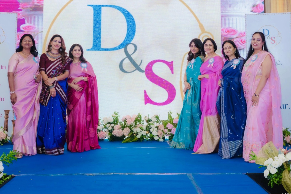 D & S Raipur Meet: रायपुर में पहली बार ‘डी एंड एस’ मीट का आयोजन, खूबसूरत साड़ियों में सजी महिला डॉक्टर्स ने रैंप पर बिखेरा जलवा