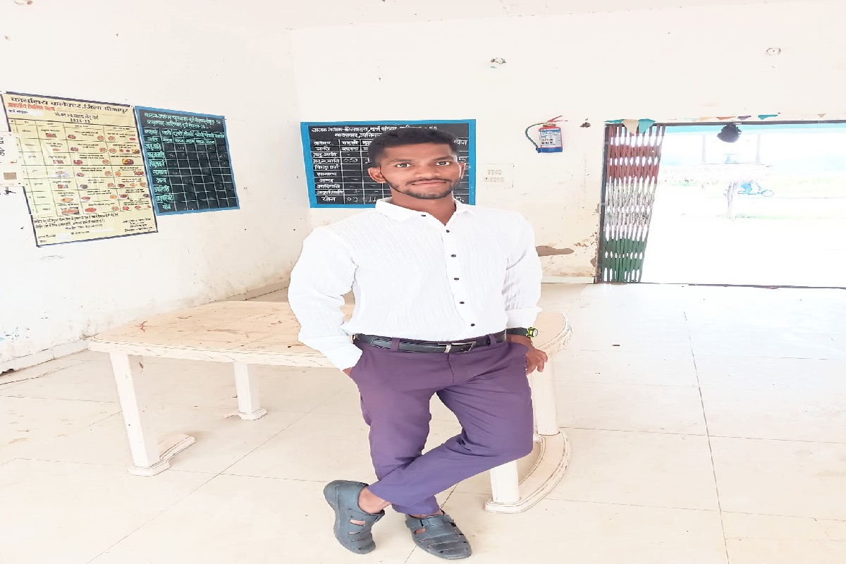 Teacher Committed Suicide In Bijapur: आश्रम में पदस्थ शिक्षक ने की आत्महत्या, फांसी के फंदे पर लटका मिला शव Teacher Committed Suicide In Bijapur: आश्रम में पदस्थ शिक्षक ने की आत्महत्या, फांसी के फंदे पर लटका मिला शव