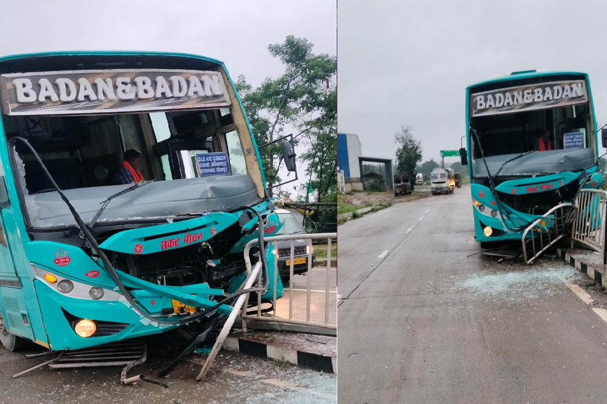 Pathalgaon Bus Accident News: बाल-बाल बची यात्रियों की जान, डिवाइडर से टकराई तेज रफ्तार बस, टल गया बड़ा हादसा