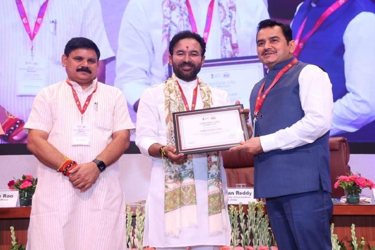 CG News: छत्तीसगढ़ की सराहनीय पहल को मिला राष्ट्रीय स्तर पर सम्मान, DMF संबंधी उत्कृष्ट कार्यों के लिए भारत सरकार के खान मंत्रालय द्वारा किया गया सम्मानित