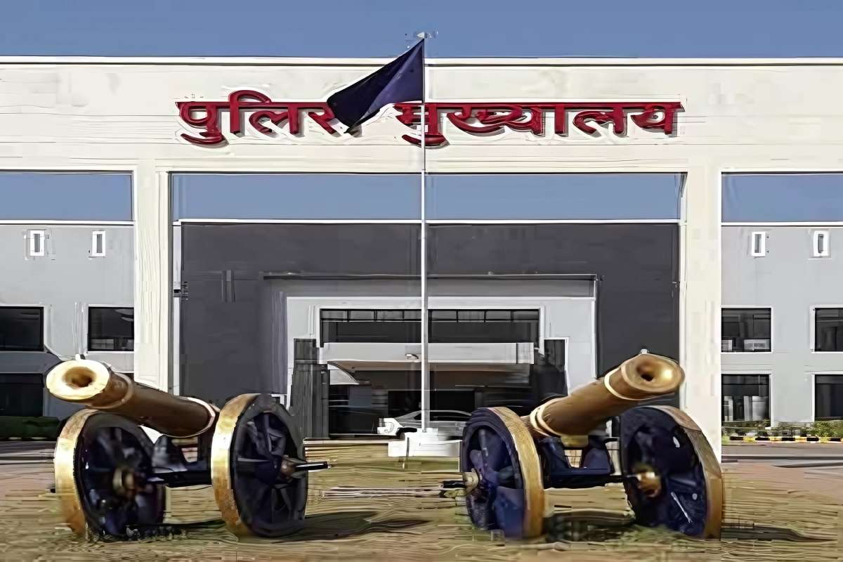 CG Police Salary Allowance News: पुलिसकर्मियों के भत्ते में सीधे 4000 तक रुपए की बढ़ोतरी की अनुशंसा, जानिए किन-किन मद के भत्तों में कितना होगा इजाफा CG Police Salary Allowance News: पुलिसकर्मियों के भत्ते में सीधे 4000 तक रुपए की बढ़ोतरी की अनुशंसा, जानिए किन-किन मद के भत्तों में कितना होगा इजाफा