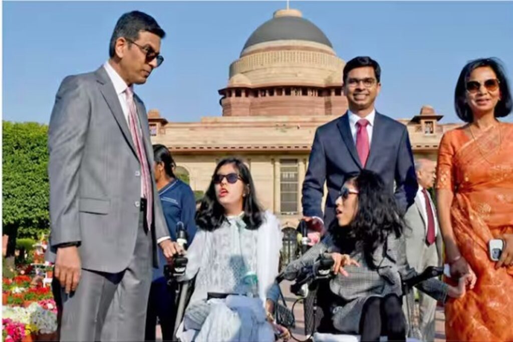 पूर्व चीफ जस्टिस चंद्रचूड़ की दोनों बेटियां, image source: facebook