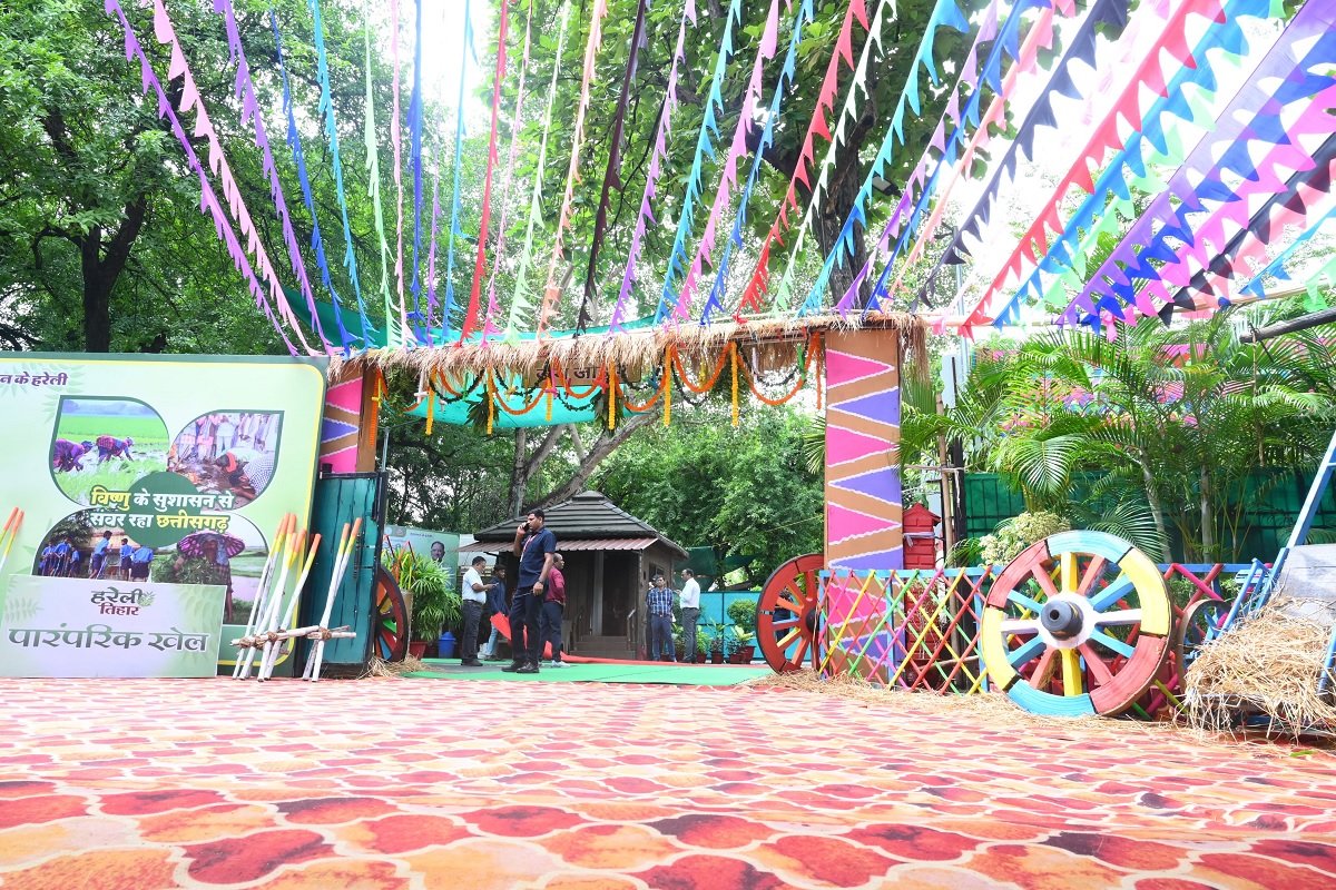 CG News: हरेली की सुग्घर परंपरा के रंग में रंगा मुख्यमंत्री निवास, नीम और आम पत्तियों की झालर से आकर्षक बना कार्यक्रम मंडप