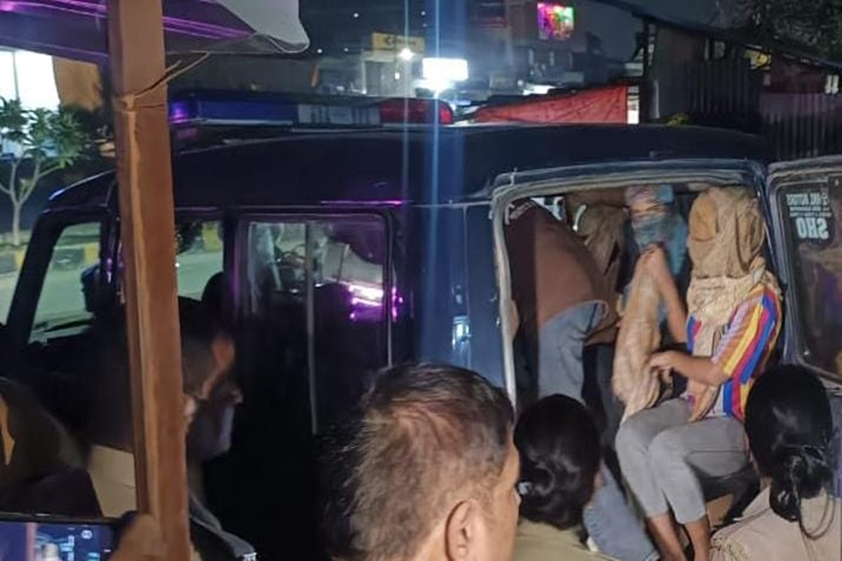 Sex Racket Exposed: सेक्स रैकेट का पर्दाफाश! मैरिज लॉन की आड़ में चल रहा था गंदा धंधा,10 युवतियां 6 युवक धराए