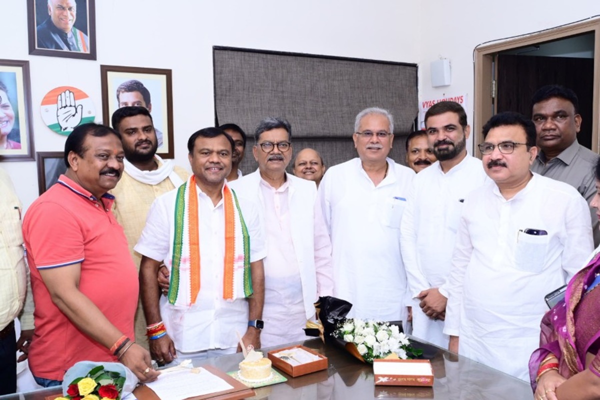 CG News: छत्तीसगढ़ के सभी जिलों के लिए कांग्रेस प्रभारियों की नियुक्ति, मंडल कमेटियों का होगा पुनर्गठन, शिव डहरिया रायपुर के प्रभारी बने…देखें सूची