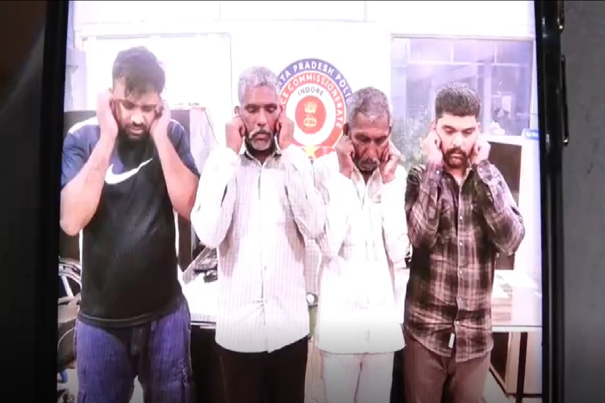 Indore Crime News: सब इंस्पेक्टर की सरेआम पिटाई करने वाले चार गिरफ्तार, माफी मांगते नजर आए आरोपी