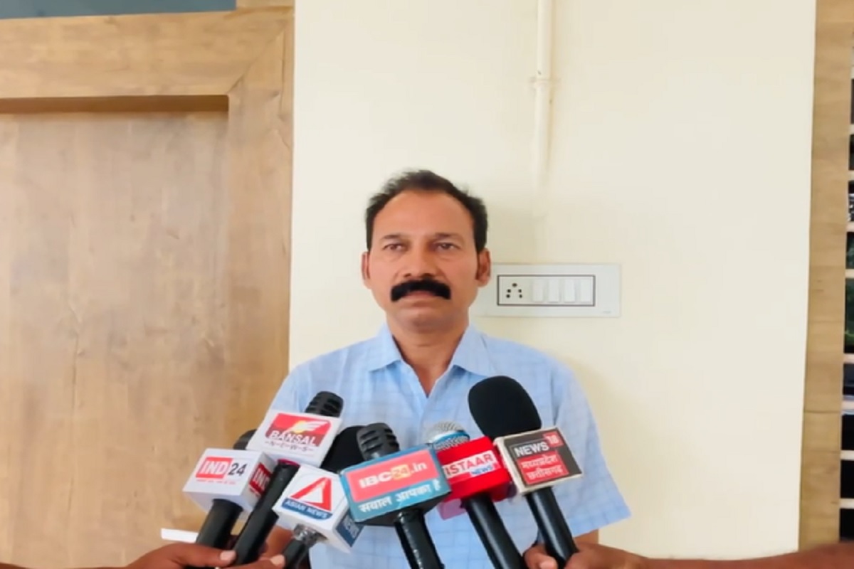 CG Hindi News: तहसीलदार ने बताया क्यों किया दिलीप चंद्रा को जेल, वायरल वीडियो में हुआ खुलासा