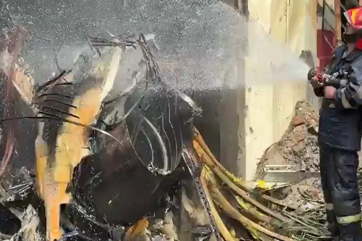 क्रैश होकर स्कूल में गिरा एयरफोर्स का विमान, 19 लोगों की दर्दनाक मौत, 164 घायल