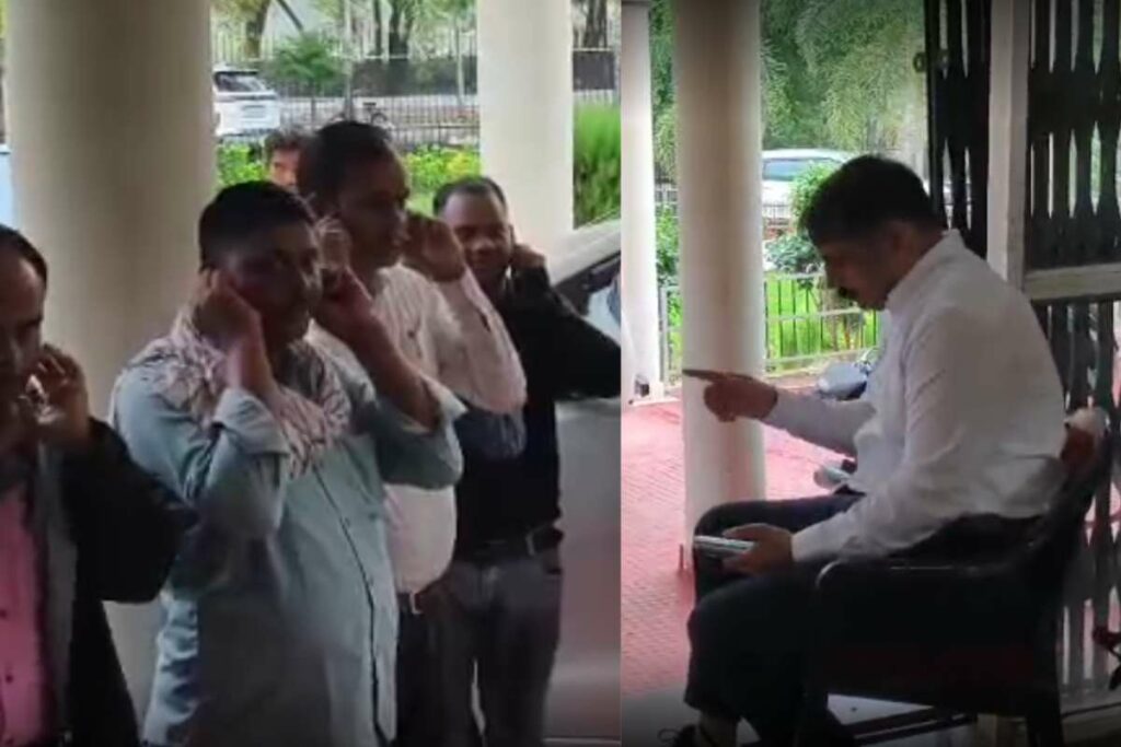 Kawardha Collector News Today: ऑफिस की गेट पर बैठकर कलेक्टर साहब ने अधिकारी-कर्मचारियों को पकड़वाया कान / Image Source: IBC24