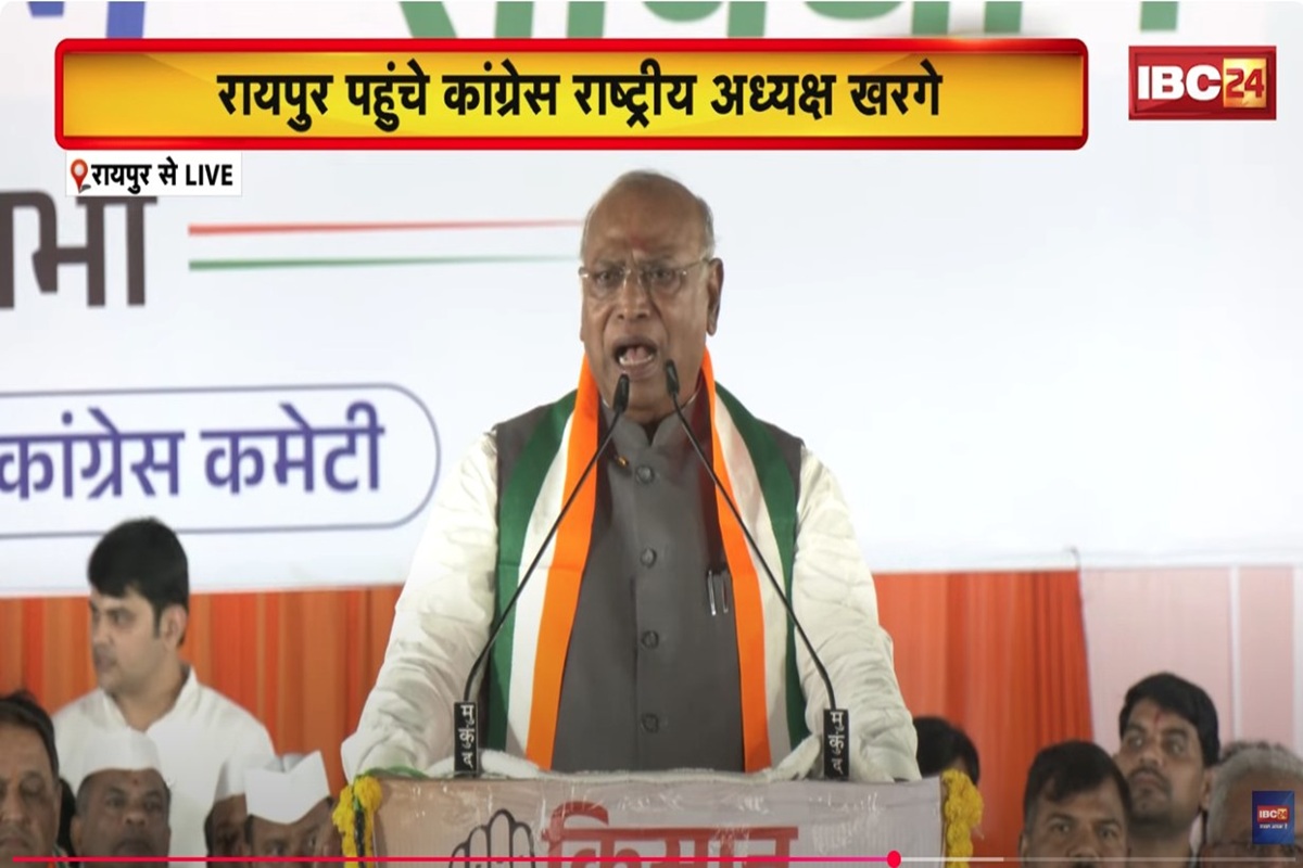 Congress public meeting raipur: कांग्रेस की जनसभा में नजर आया समर्थकों का शक्ति प्रदर्शन, राजीव भवन में कार्यकर्ताओं के बीच धक्कामुक्की की स्थिति