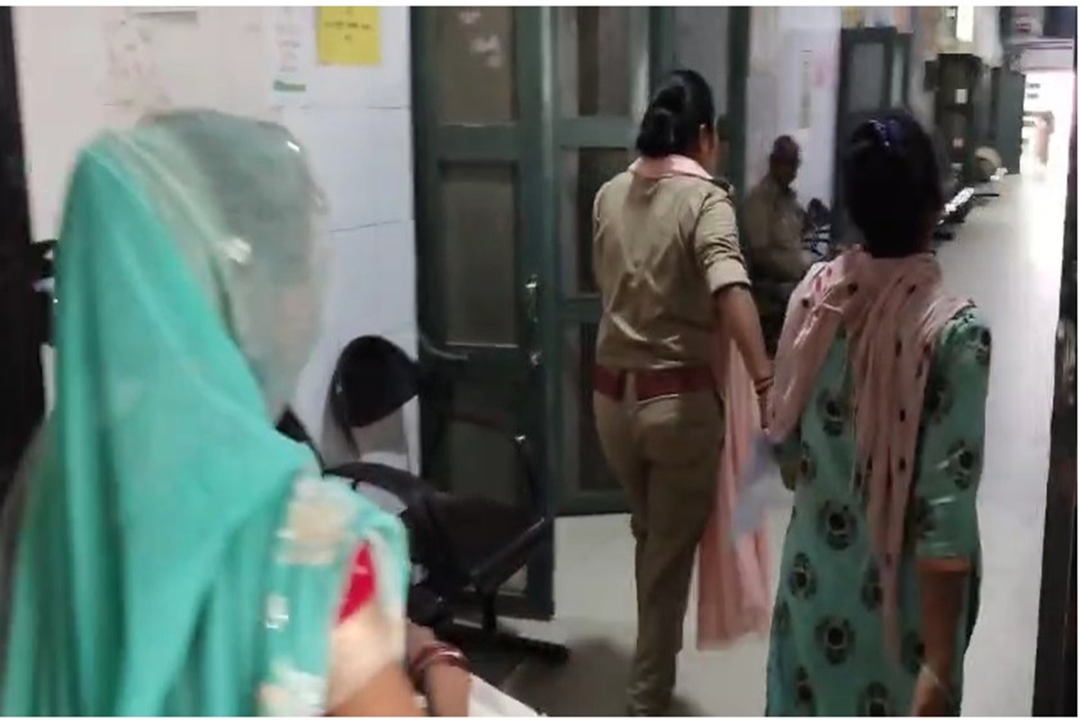 Minor girl raped : किशोरी के साथ तीन युवकों ने किया गैंगरेप, दरिंदो से जान बचाकर पड़ोस की महिला को दी जानकारी