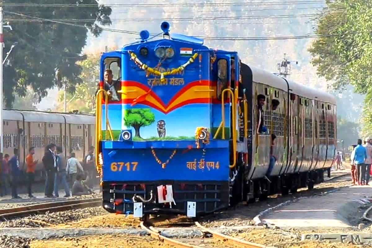 Patalpani-Kalakund Heritage Train: इस वर्षा ऋतु पातालपानी की वादियों का मजा नहीं ले पाएंगे यात्री, दो महीने के लिए रद्द की गई ट्रेन, जानें वजह