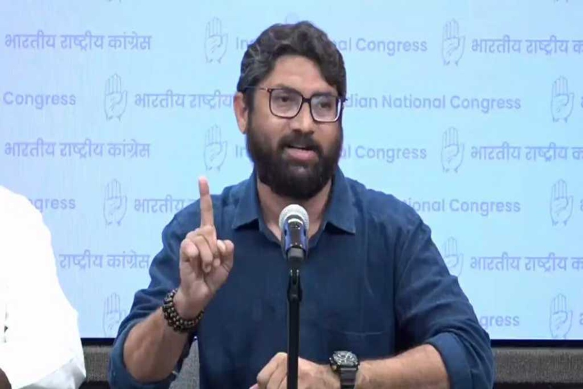 Jignesh Mevani on PM Modi: मोदी विदेश में ढोल बजा रहे…गुजरात के नागरिक मर रहे, जिग्नेश मेवानी ने कहा- SIT से कराई जाए पुल गिरने की घटनाओं की जांच Jignesh Mevani on PM Modi: मोदी विदेश में ढोल बजा रहे…गुजरात के नागरिक मर रहे, जिग्नेश मेवानी ने कहा- SIT से कराई जाए पुल गिरने की घटनाओं की जांच