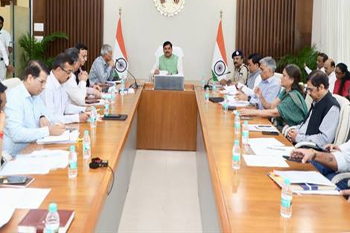 MP News: मुख्यमंत्री डॉ. यादव का ताबड़तोड़ एक्शन, यहां के प्राचार्य को किया निलंबित, 4 अफसरों को थमाया नोटिस, बीमा कंपनी पर भी लगाया जुर्माना