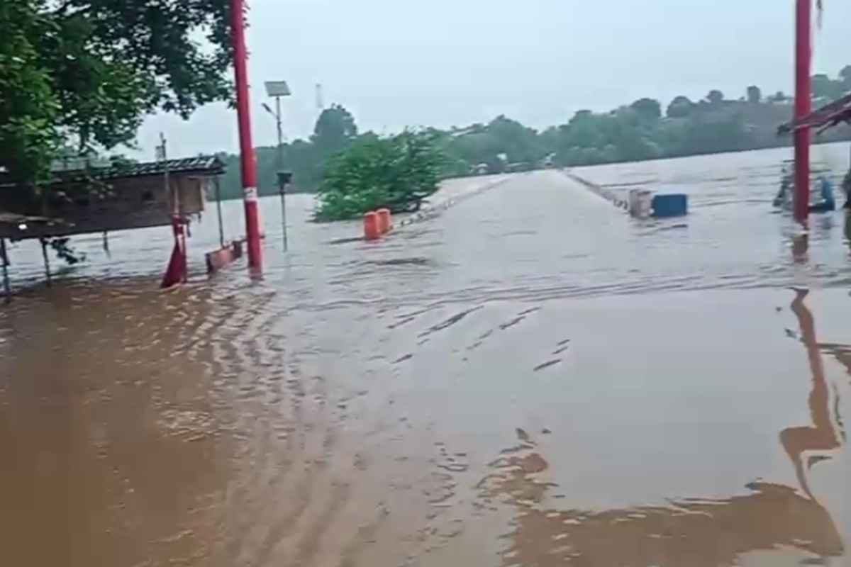 Narmada River Overflowing: भारी बारिश से नर्मदा ने दिखाया रौद्र रूप, जल स्तर बढ़ने से डूबे पुल, अलर्ट मोड पर आया जिला प्रशासन