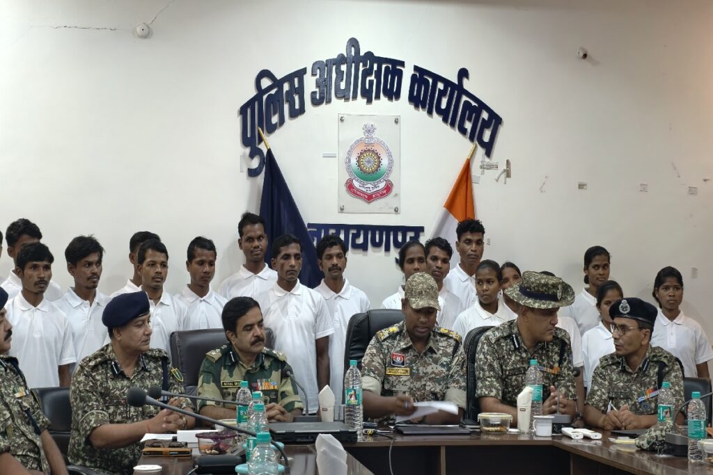 22 Naxalites Surrender In Narayanpur/ Image Credit: IBC24