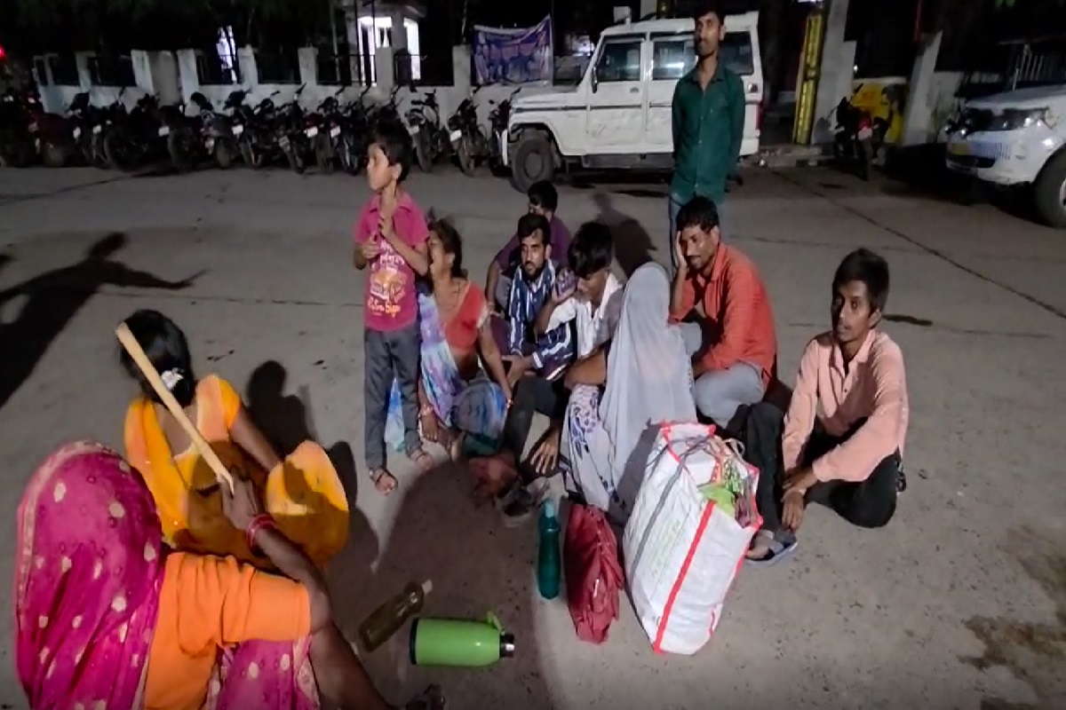 Rewa News: 19 वर्षीय युवक की इलाज के दौरान मौत, परिजनों ने किया अस्पताल में हंगामा, लगाया इलाज में लापरवाही का आरोप