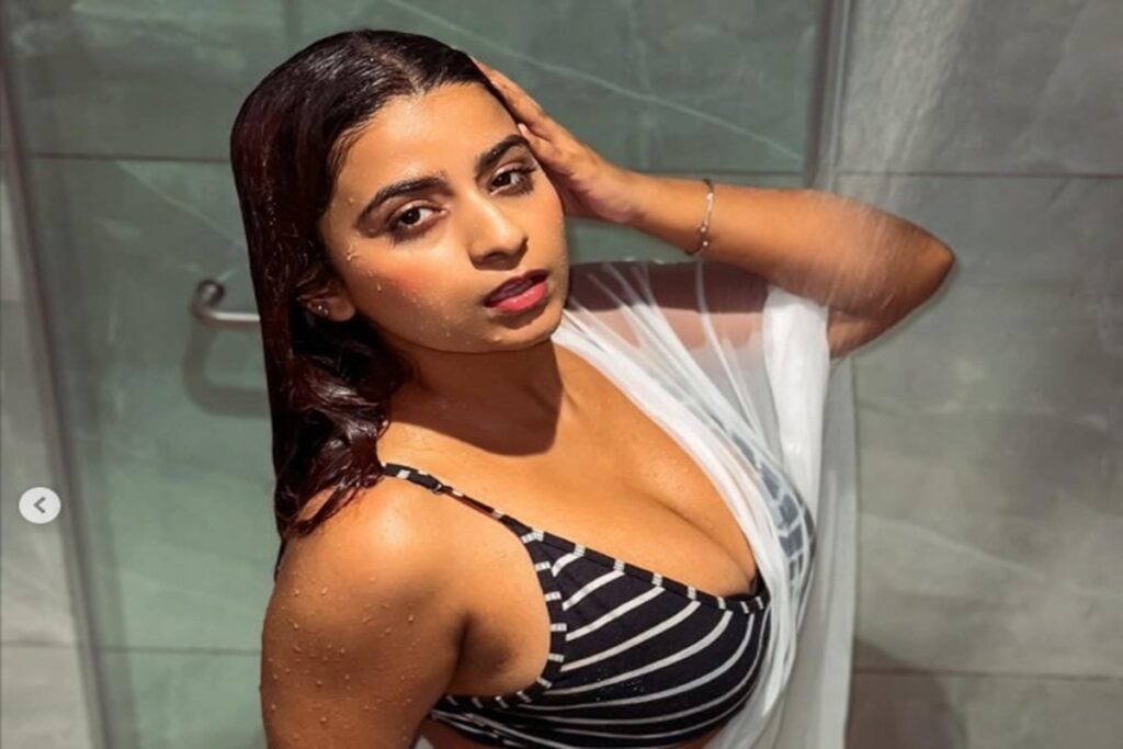 Suhana khan Bathroom sexy video, image source: __suhuuu__ instagram